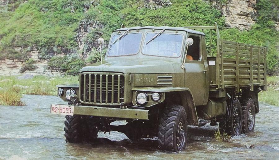  DongFeng Aeolus EQ240 1975 года  (фото 2 из 3)